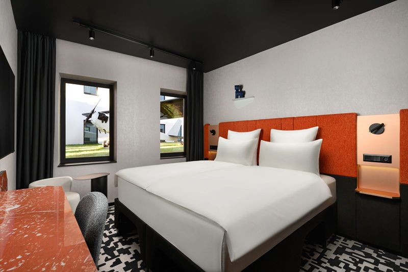 Teltházra készülnek a reptéri szállodák